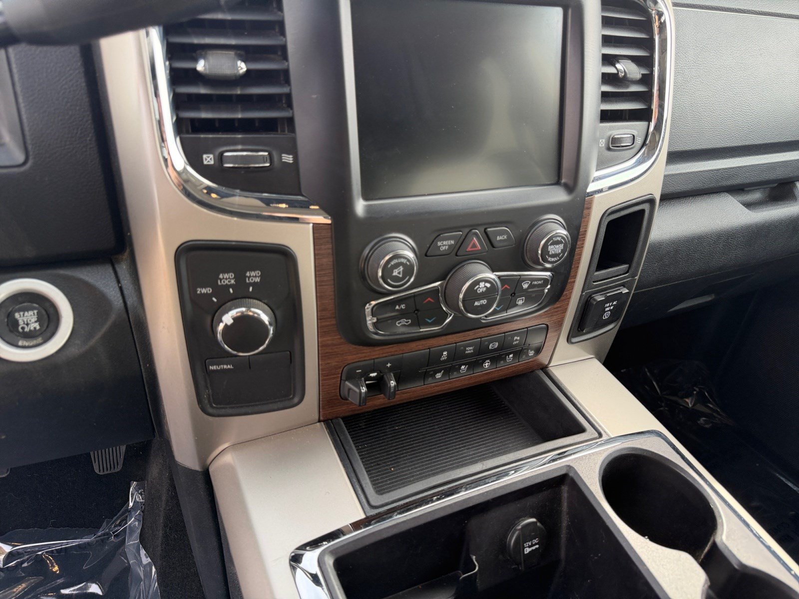 Used 2015 RAM 2500 Laramie w/ Convenience Group AWD/4WD image 12