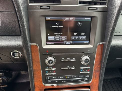 Used 2015 Lincoln Navigator 4WD image 23