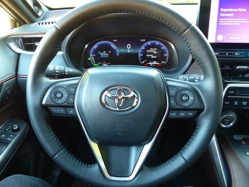 Used 2024 Toyota Venza Limited image 23