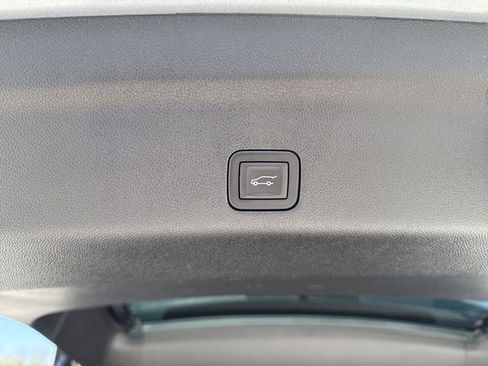 Used 2025 Chevrolet Tahoe LT AWD/4WD image 17