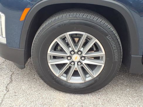 Used 2023 Chevrolet Traverse LT image 32