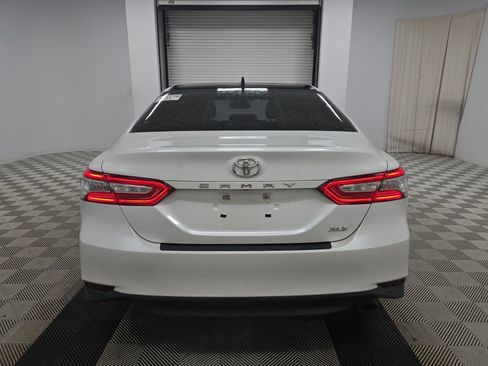 Used 2020 Toyota Camry XLE image 5