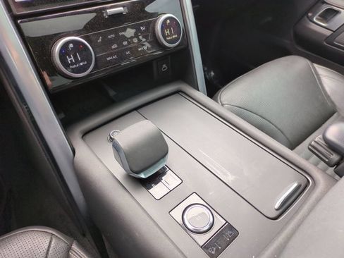 Used 2021 Land Rover Discovery S R-Dynamic image 12