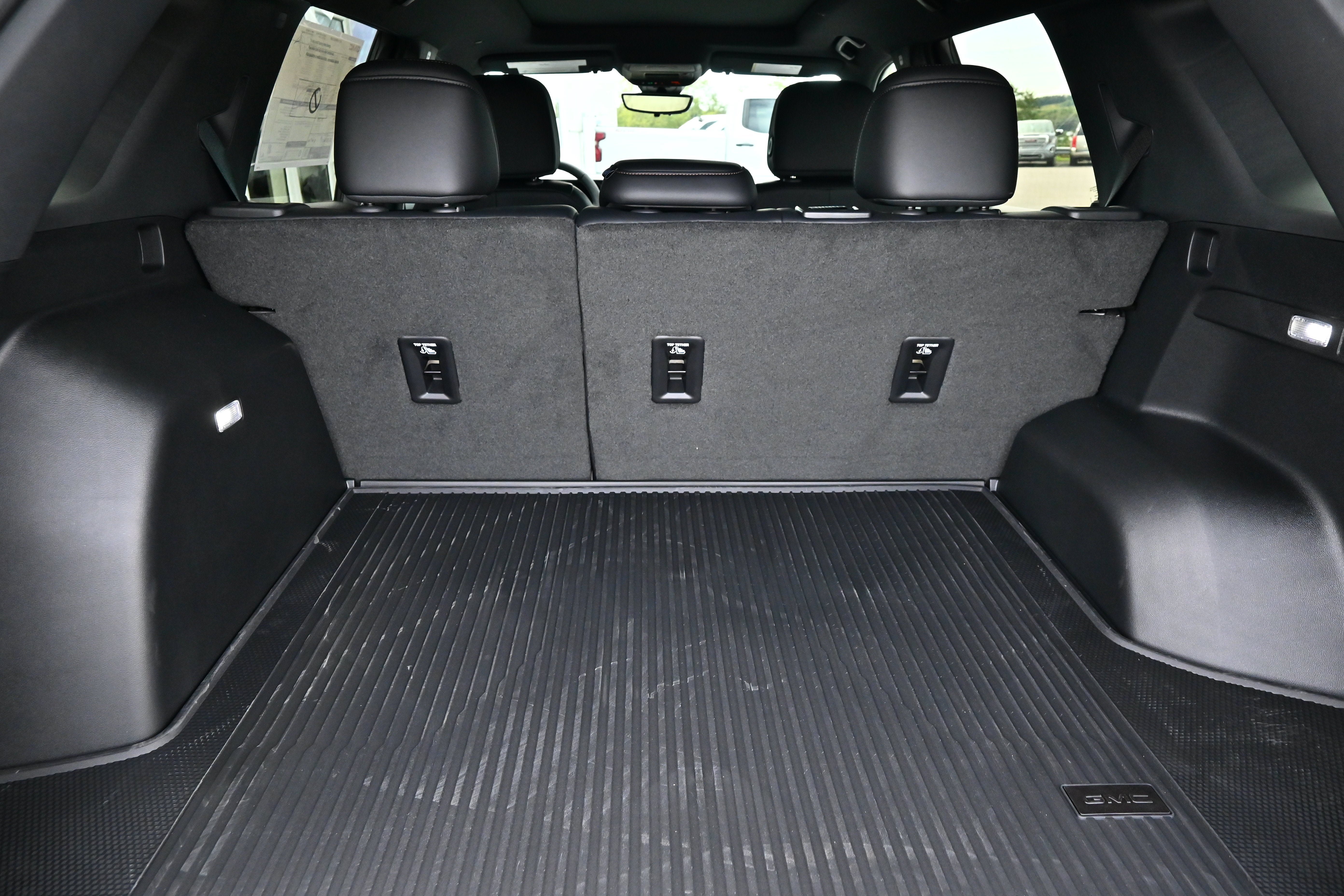 New 2027 GMC Terrain AT4 w/ Technology Package II AWD/4WD image 14