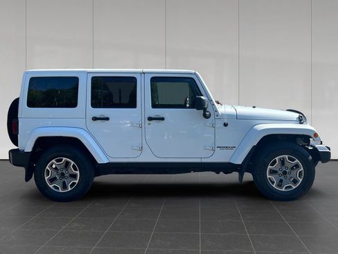 Used 2017 Jeep Wrangler Unlimited Rubicon w/ Connectivity Group AWD/4WD image 6