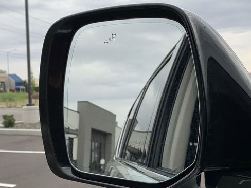 Used 2023 Nissan Armada SV image 15