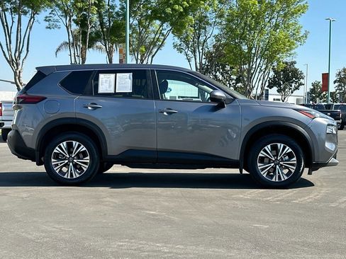 Used 2023 Nissan Rogue SV FWD image 2