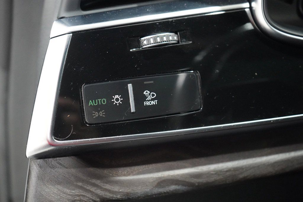 Used 2022 Audi Q8 Prestige AWD/4WD image 23