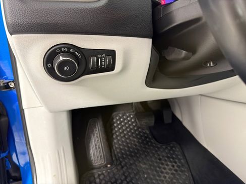 Used 2018 Jeep Compass Latitude w/ Cold Weather Group FWD image 14