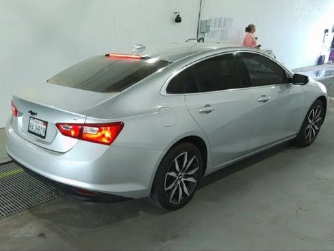 Used 2018 Chevrolet Malibu LT FWD image 2