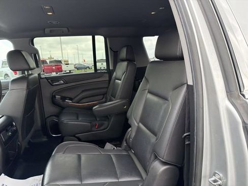Used 2018 Chevrolet Suburban Premier AWD/4WD image 21