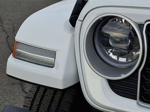 Used 2024 Jeep Wrangler Unlimited Sahara image 11