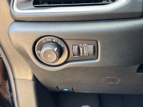 New 2025 Chrysler Pacifica Select FWD image 33