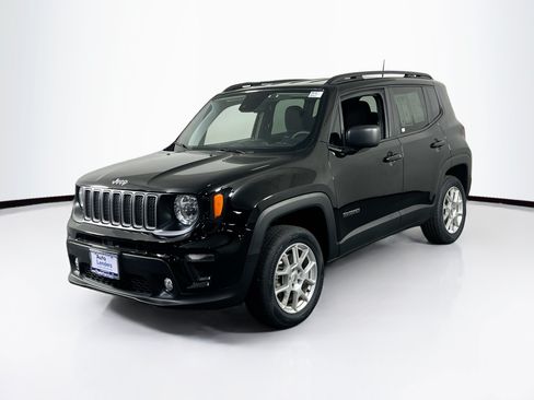 Used 2022 Jeep Renegade Latitude AWD/4WD image 1