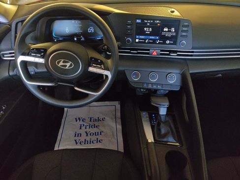Used 2025 Hyundai Elantra SE FWD image 22