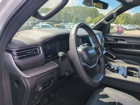 Used 2024 Jeep Wagoneer Series II w/ Flexible Seating Group RWD image 15