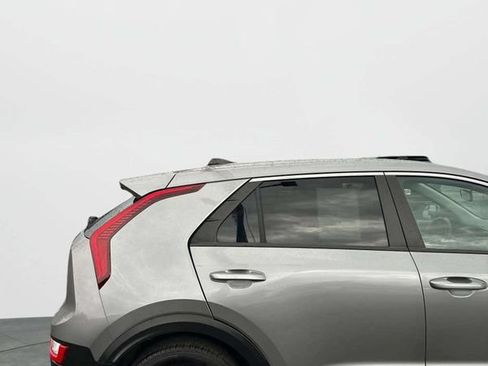 Used 2023 Kia Niro LX FWD image 31