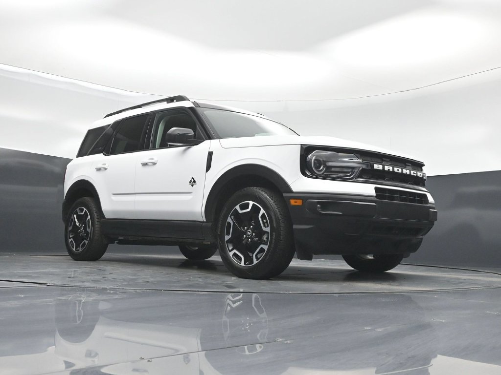 Certified 2023 Ford Bronco Sport Outer Banks w/ Tech Package AWD/4WD image 4