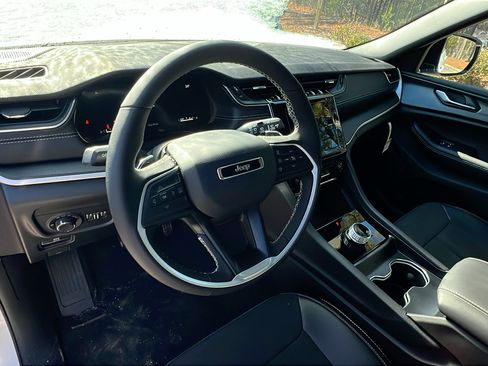 New 2025 Jeep Grand Cherokee 4WD image 20