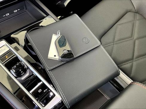 New 2026 Volkswagen Atlas Peak Edition image 11