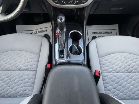 Used 2020 Chevrolet Equinox LS image 21