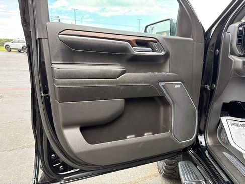 Used 2023 GMC Sierra 1500 SLT AWD/4WD image 11