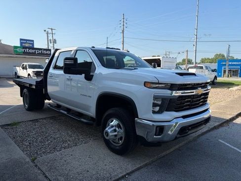 Used 2024 Chevrolet Silverado 3500 LT w/ Convenience Package AWD/4WD image 3
