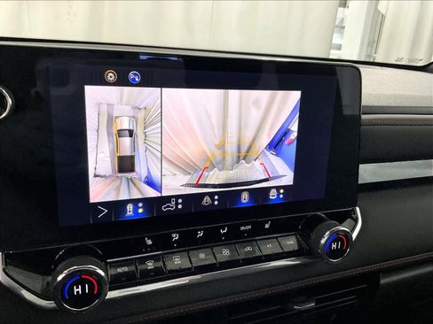 Used 2024 Chevrolet Colorado Z71 w/ Z71 Convenience Package 2 image 19