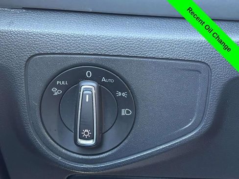 Used 2023 Volkswagen Atlas Cross Sport SE image 11