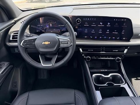 New 2026 Chevrolet Traverse LT w/ Driver Confidence Package AWD/4WD image 18