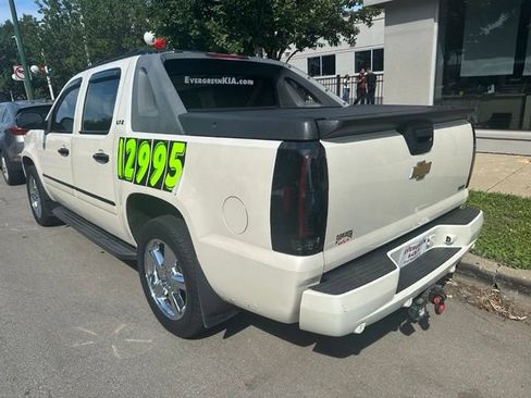 Used 2011 Chevrolet Avalanche LTZ AWD/4WD image 6
