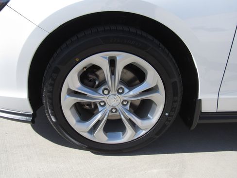 Certified 2023 Honda Accord LX image 4