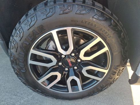 Used 2022 GMC Sierra 1500 AT4 w/ AT4 Preferred Package image 6