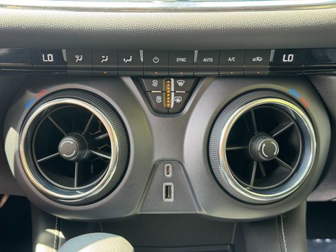 Used 2023 Chevrolet Blazer LT FWD image 27