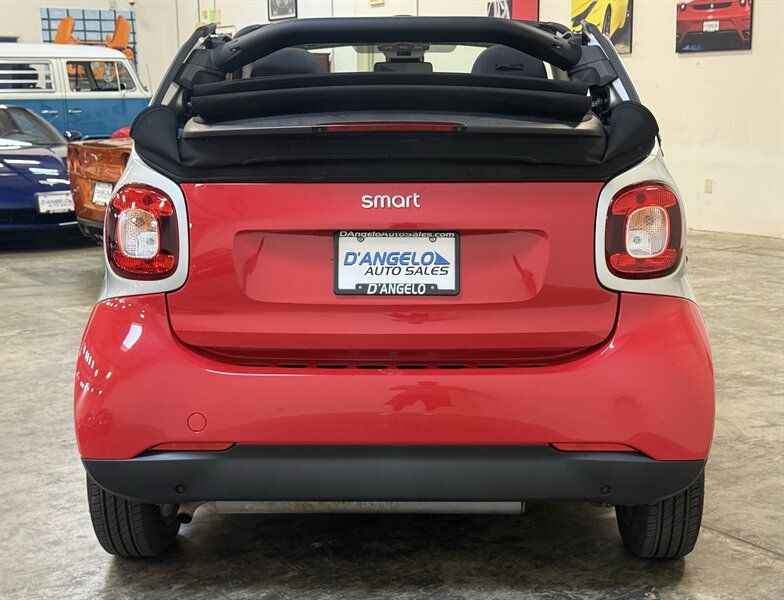 Used 2017 smart fortwo passion RWD image 6