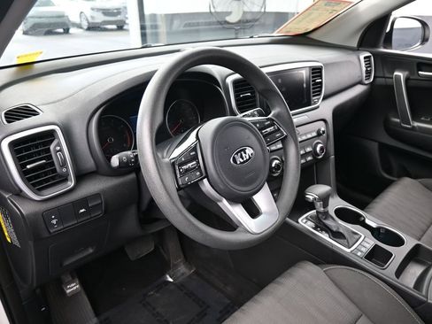 Used 2020 Kia Sportage LX image 10