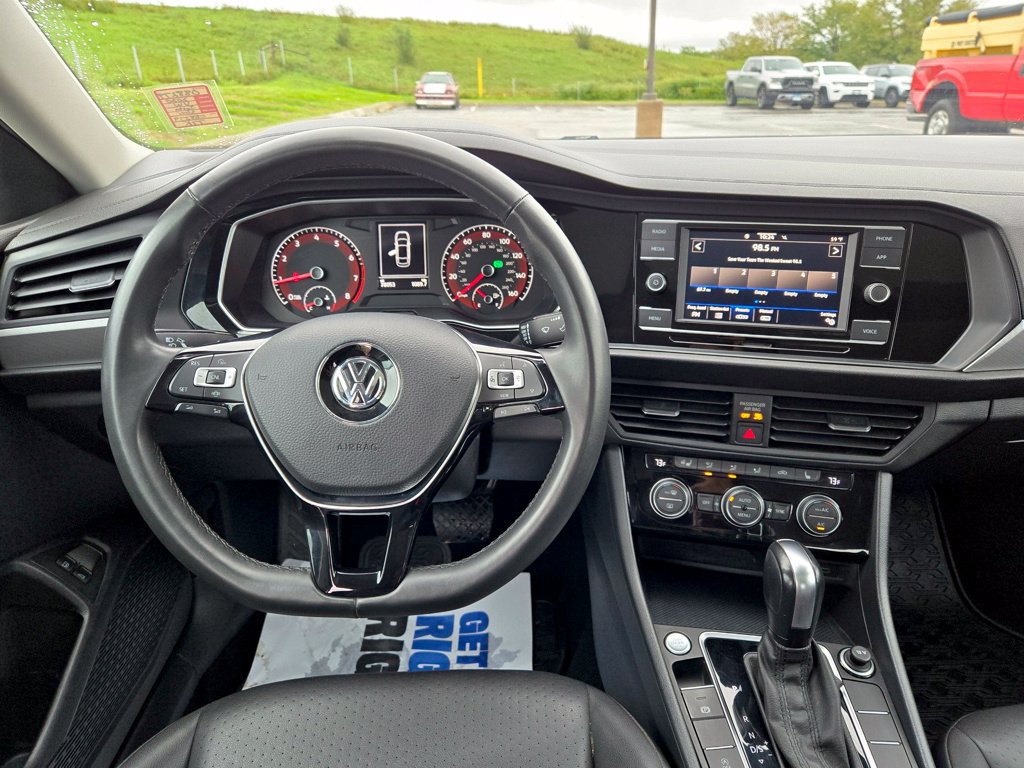 Used 2020 Volkswagen Jetta SE w/ SE Cold Weather Package FWD image 17