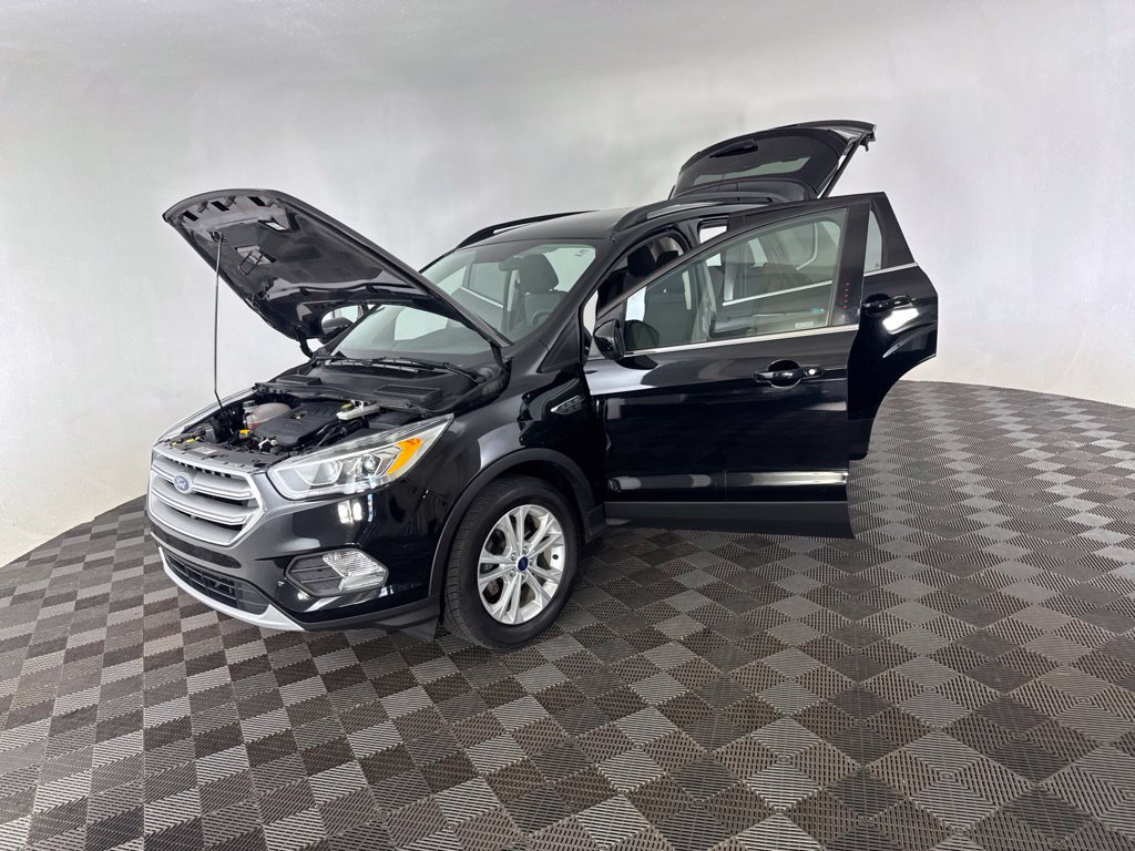 Used 2017 Ford Escape SE w/ Equipment Group 201A FWD image 11