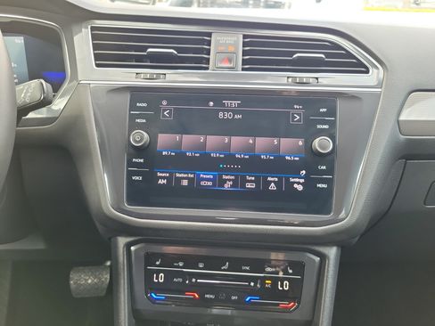 Used 2022 Volkswagen Tiguan SE FWD image 21