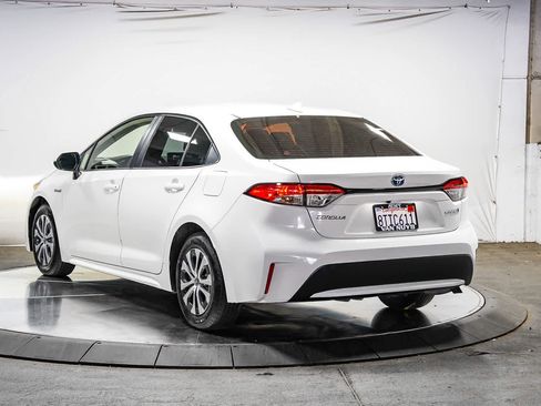 Certified 2021 Toyota Corolla LE FWD image 2
