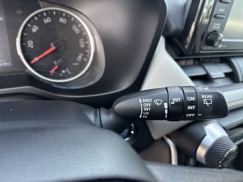 Used 2022 Toyota RAV4 XLE image 24