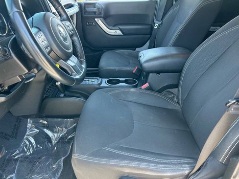 Used 2016 Jeep Wrangler Unlimited Sahara w/ Connectivity Group AWD/4WD image 24