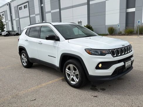 Used 2023 Jeep Compass Latitude AWD/4WD image 3
