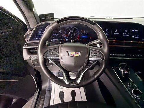 Used 2024 Cadillac Escalade ESV V image 11