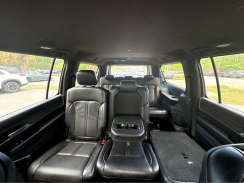 Used 2023 Jeep Wagoneer L Series II AWD/4WD image 24