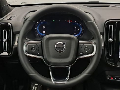 Used 2024 Volvo XC40 B5 Core image 12