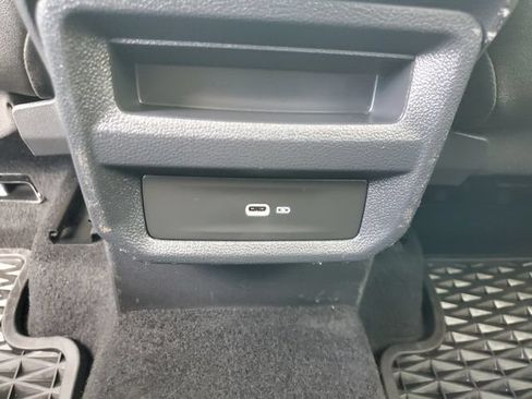 Certified 2023 Volkswagen Taos SE w/ Panoramic Sunroof Package FWD image 18