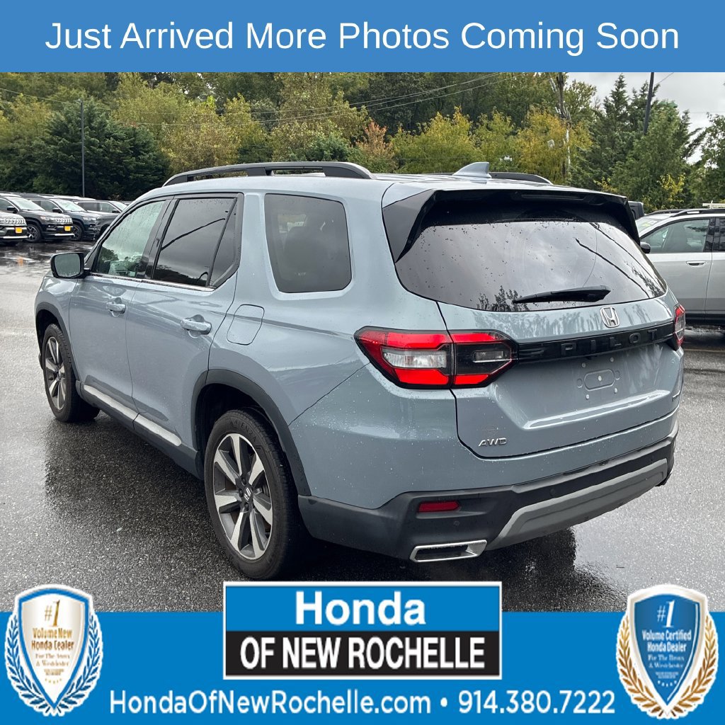 Used 2025 Honda Pilot Touring image 4