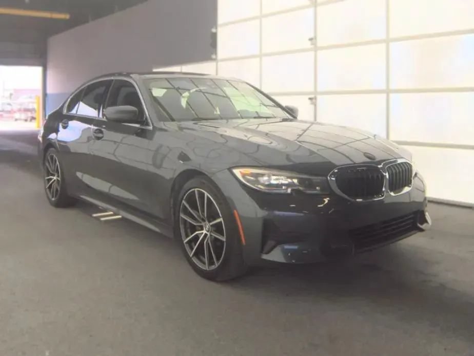 Used 2021 BMW 330i Sedan w/ Driving Assistance Package RWD image 3