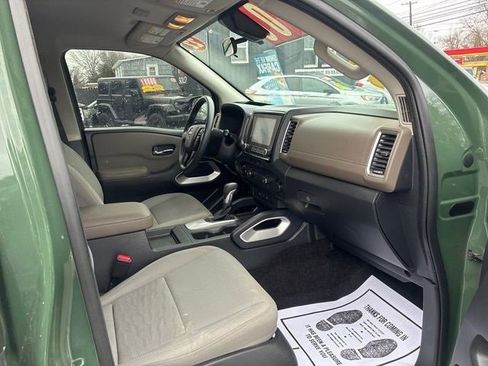 Used 2022 Nissan Frontier SV w/ Technology Package image 3